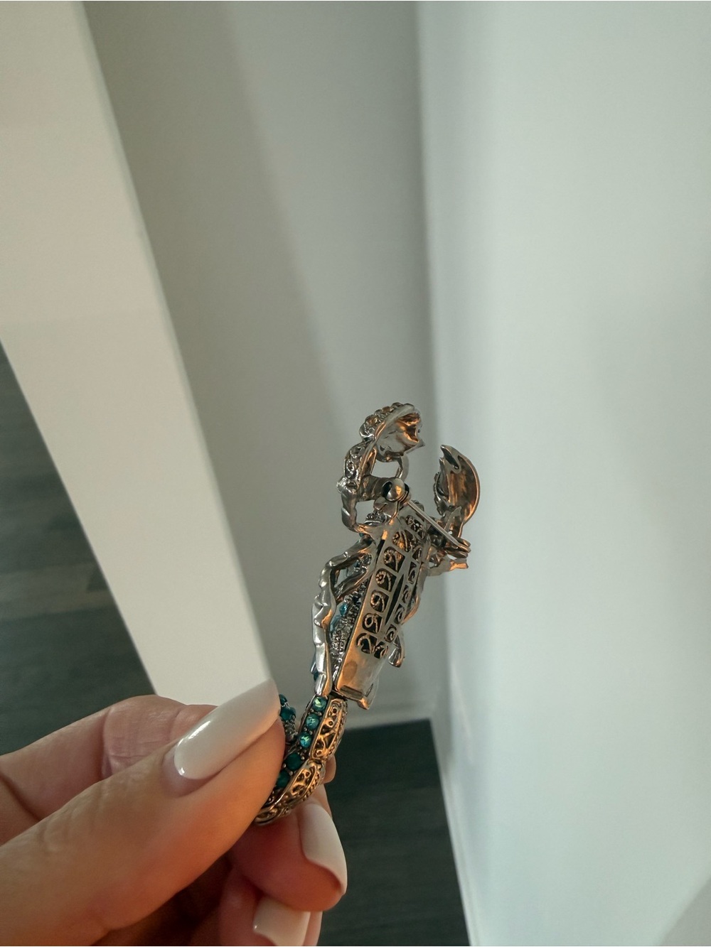 Source Unknown Scorpion Brooch with Teal and Amber Rhinestones - Picture 3 of 5